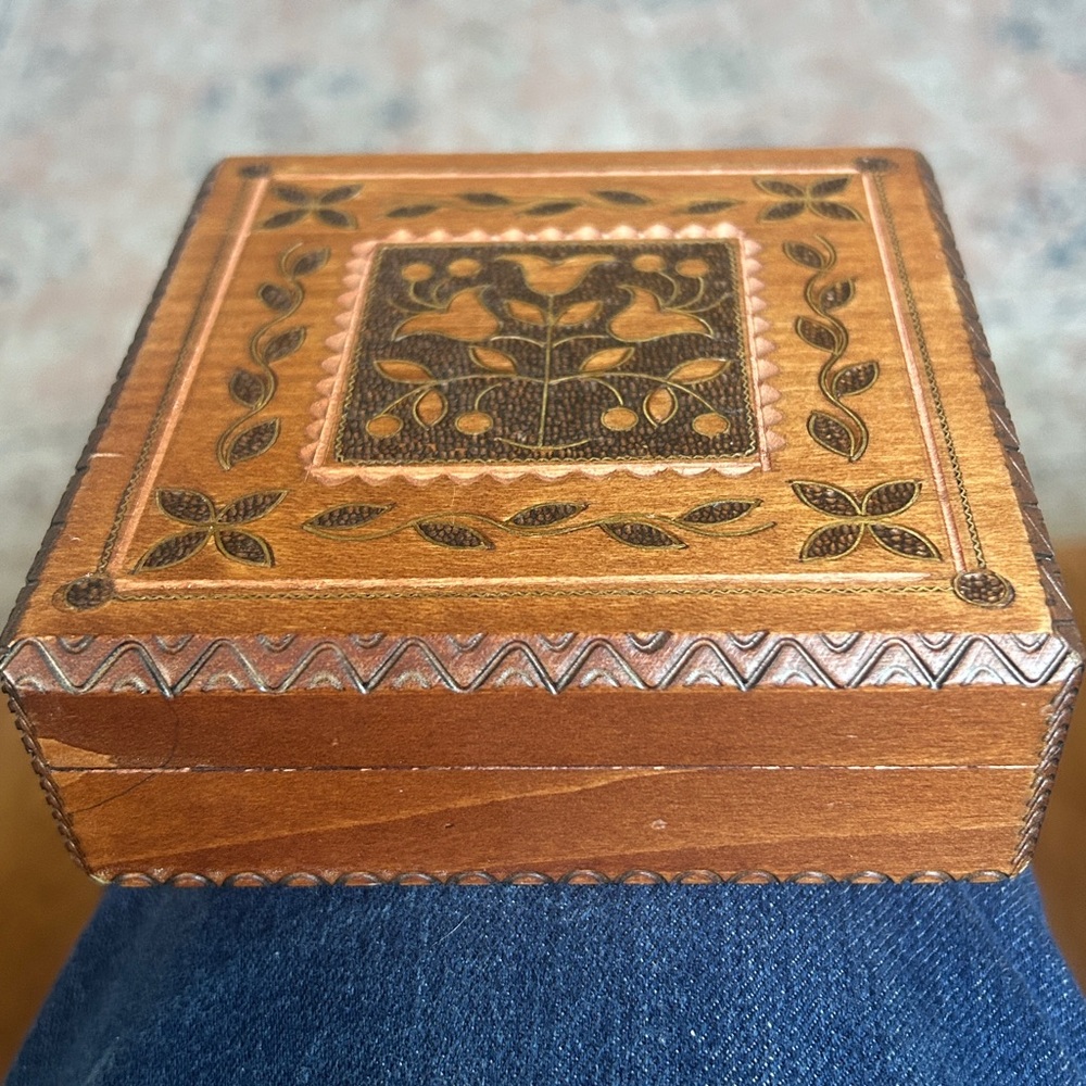 Poland Handcarved Wooden Keepsake Box - Brown Floral Inlay - Picture 7 of 8